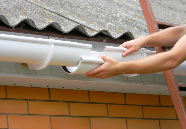 Cost of Gutter Hanging in Santa Fe